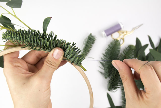 Anleitung Weihnachtlicher Kranz mit einem Stickrahmen - Tweed & Greet