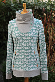 Sweater Lady Serena von Katharina von Derrabeimschlamm
