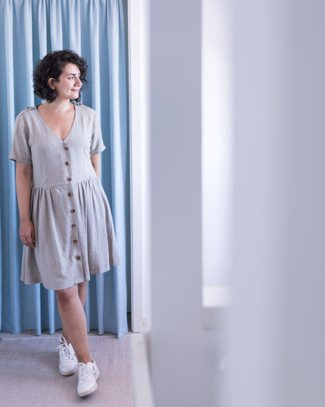 Schnittmuster Kleid Paris von Schnittliebe genäht aus naturfarbenem Viskoseleinen