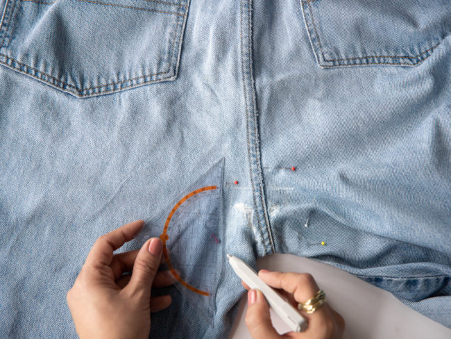 Kaputte Jeans im Schritt reparieren - einfach und unsichtbar mit der Nähmaschine