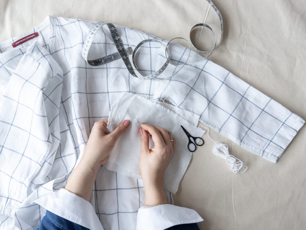 Löcher Im Shirt Vorne Am Bauch Reparieren Kleidung reparieren lernen mit "The Mended Closet"